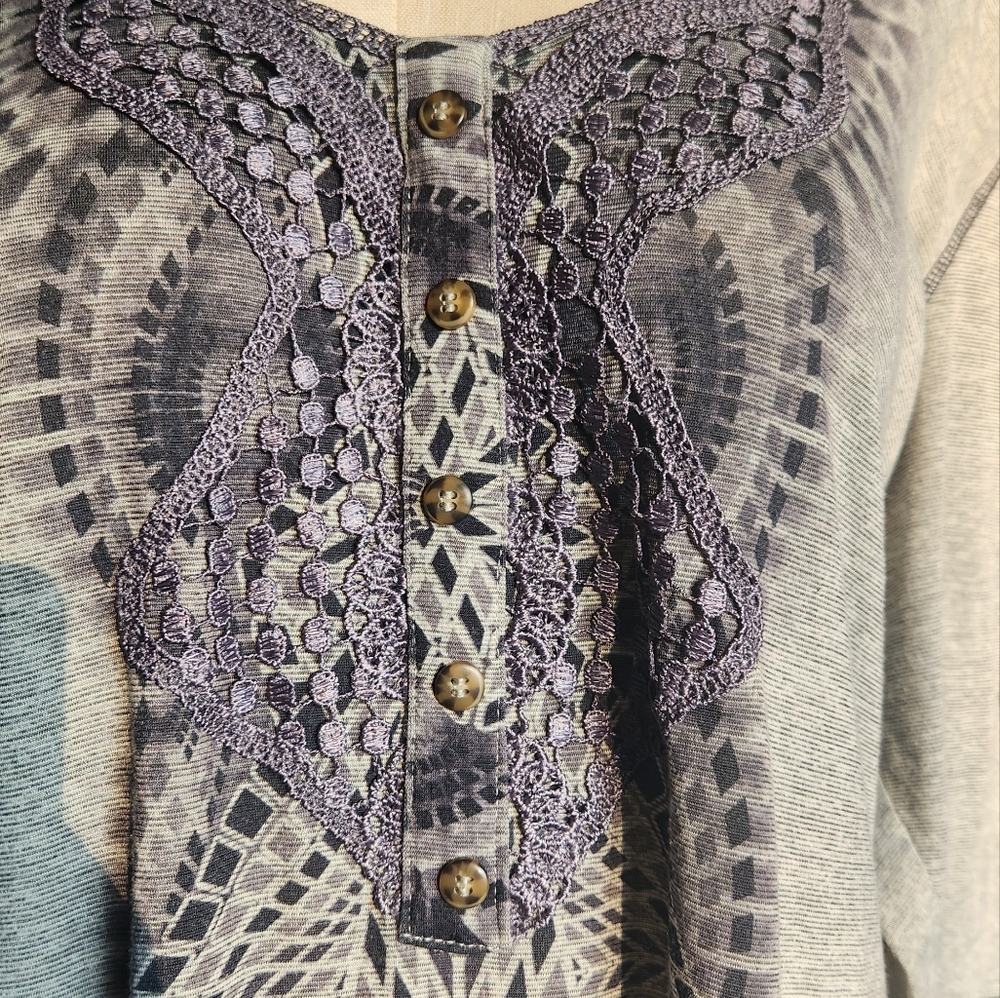 Gray 3/4 Tee with Lace and Buttons. Size 1X